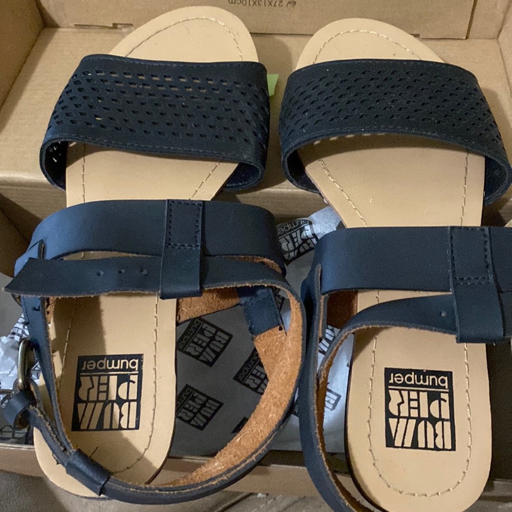 Great condition Bumper Sandals 6